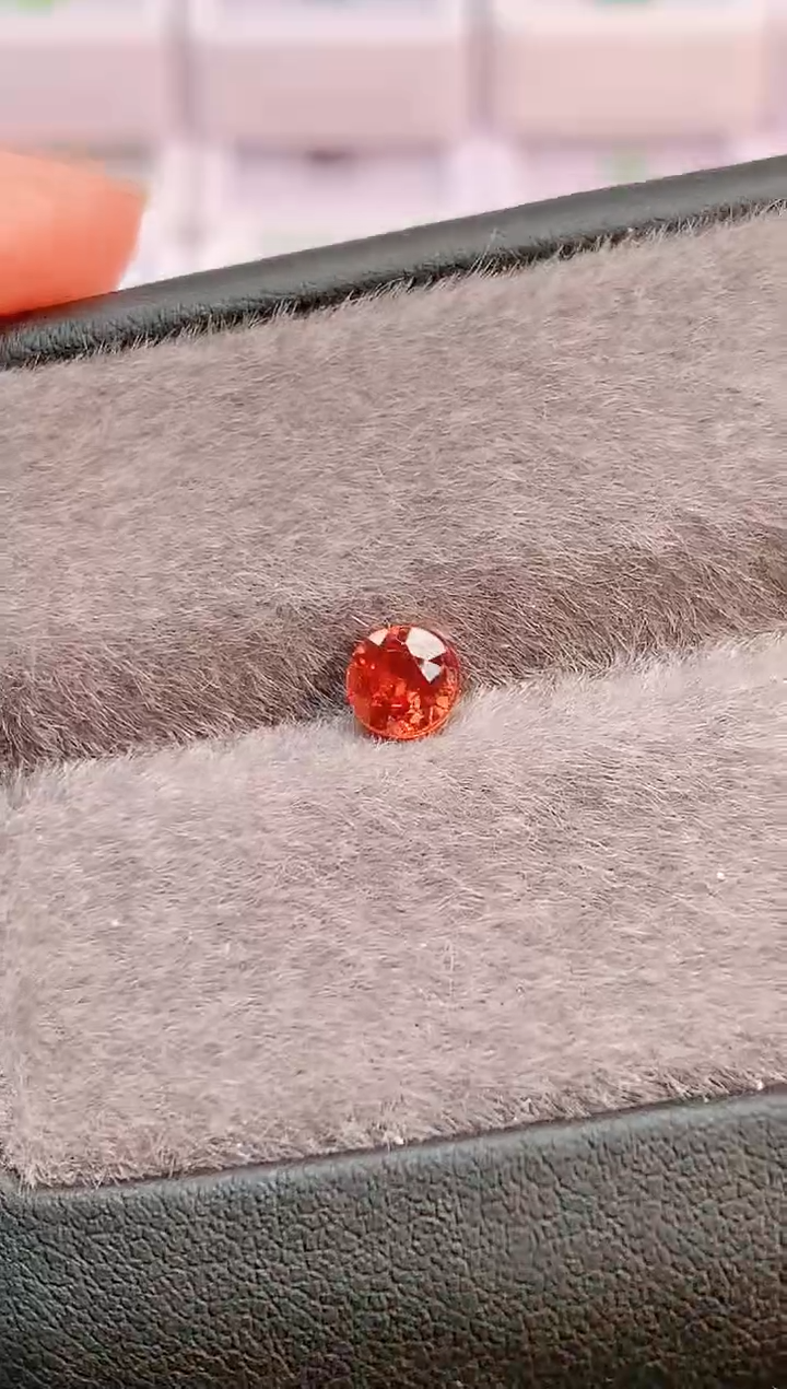 未镶嵌裸石石榴石（芬达石）0.73-99天然芬达石卡5mm