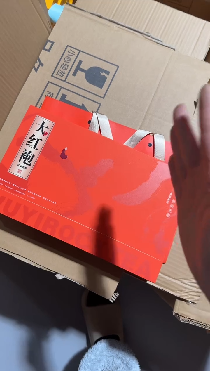 高端大红12泡礼盒