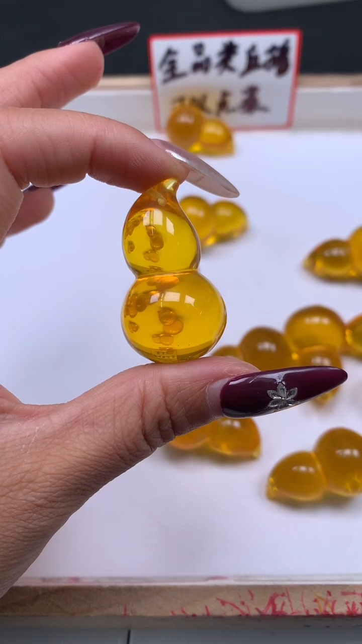 裸石蜜蜡未镶嵌E252 金 珀葫芦37*21mm1个6.8元