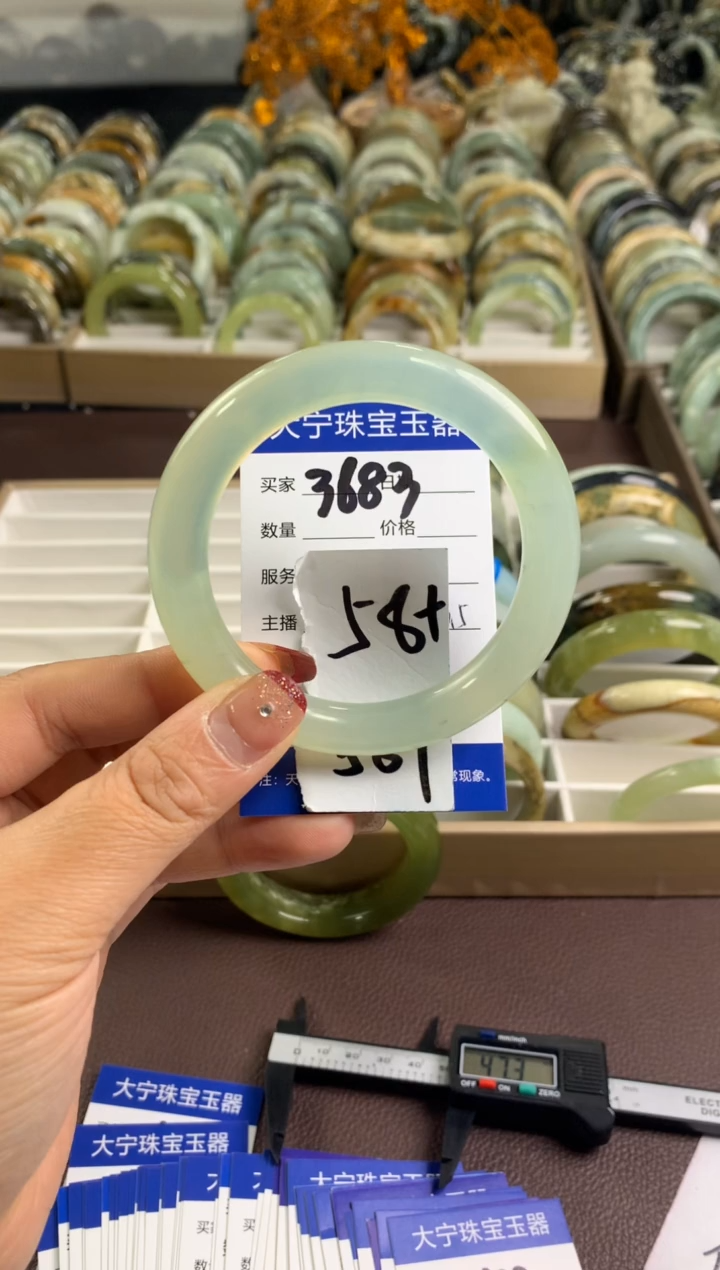 【闪购商品】蛇纹石玉手镯未镶嵌3683