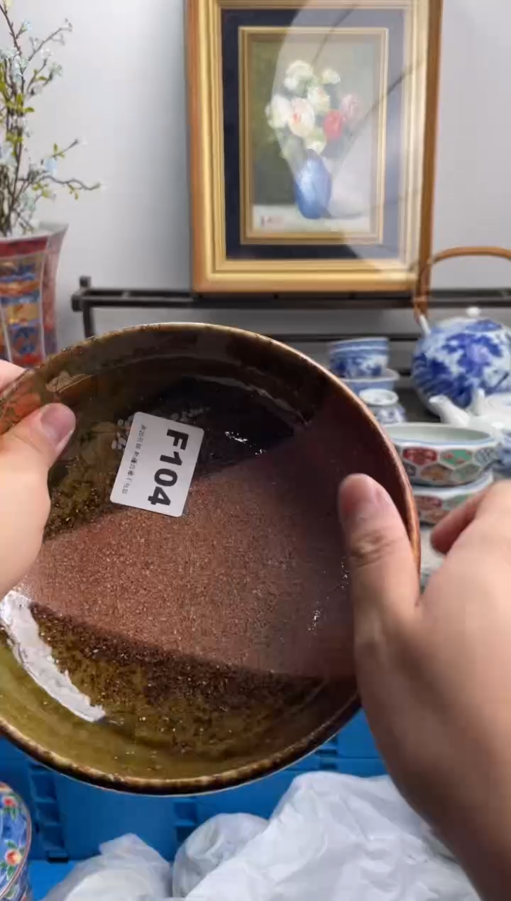 瓷片顾****员104-F-          