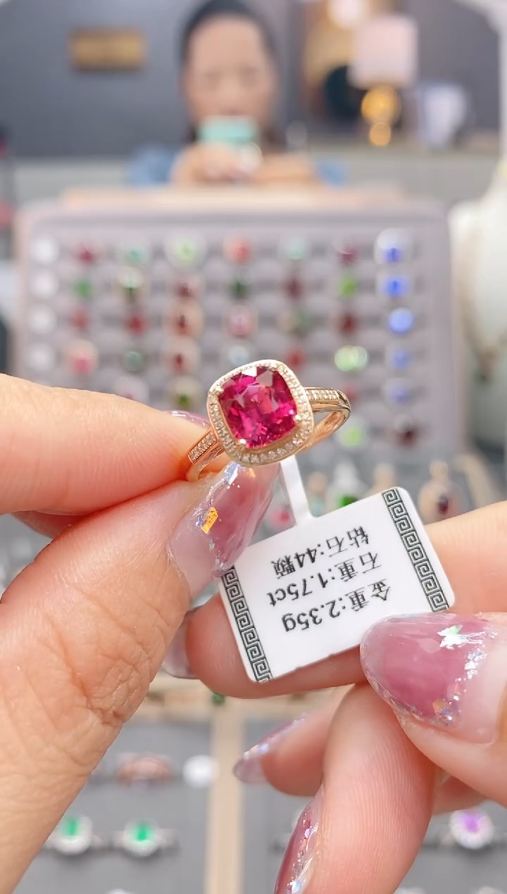 碧玺戒指18K金镶嵌1.75    