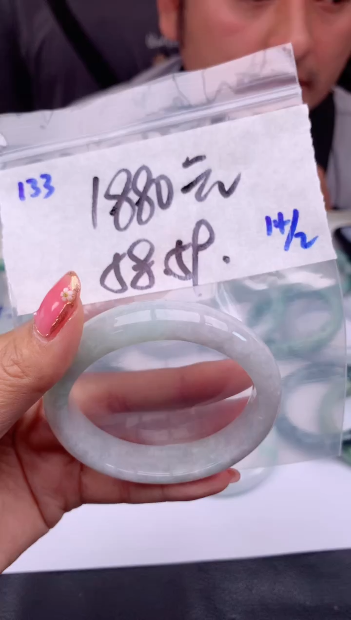 【闪购商品】定制翡翠未镶嵌133毛货需精细抛光手镯多样性拍一发一