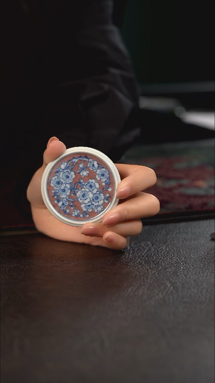 研山琢器青花釉里红红地冰梅小杯垫