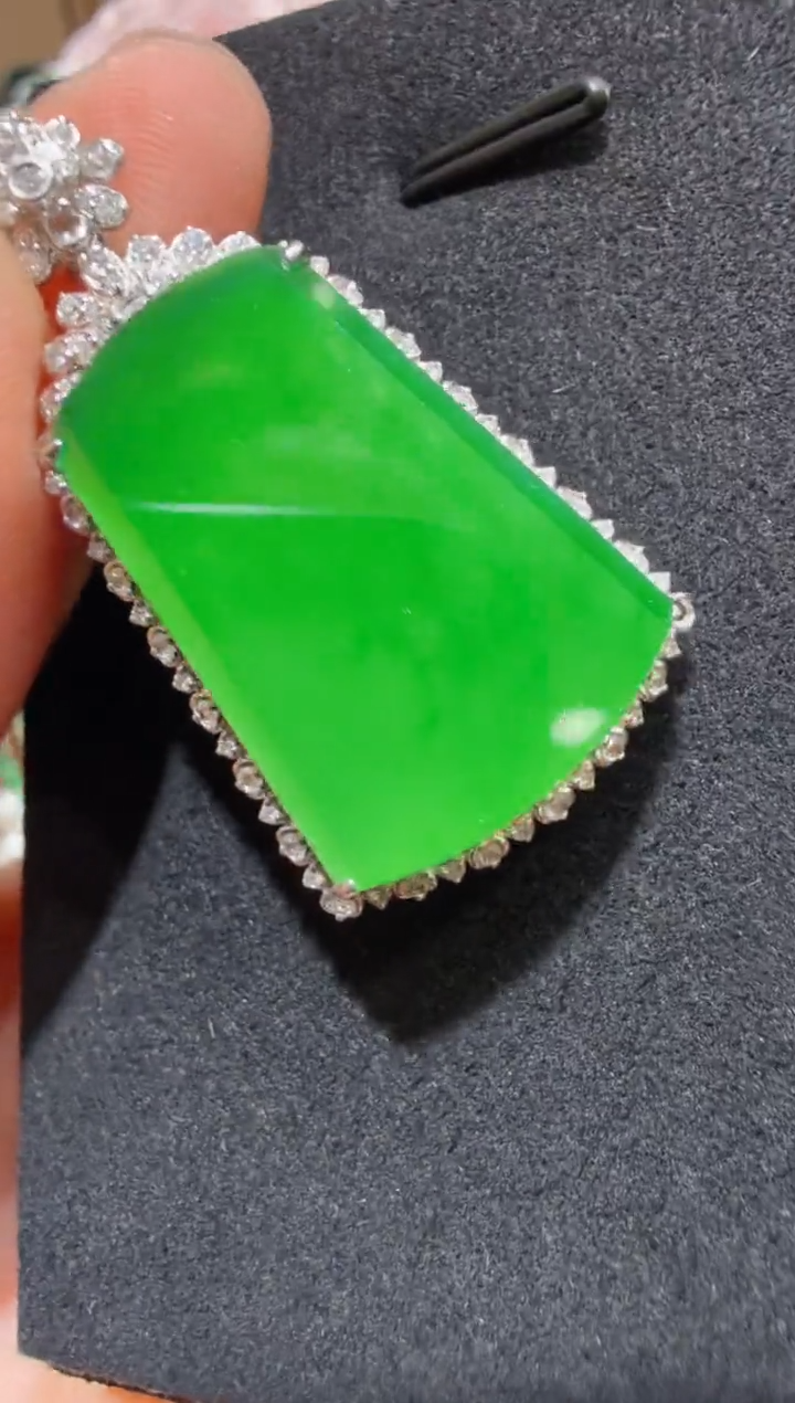 吊坠(不含链)18K金镶嵌翡翠多样性团购发一件