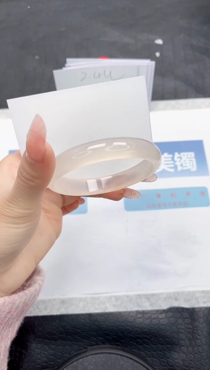 【闪购商品】石英质玉手镯未镶嵌O322-56