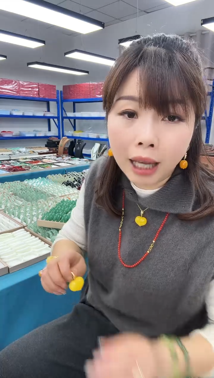 蜜蜡颈饰未镶嵌屁桃吊坠