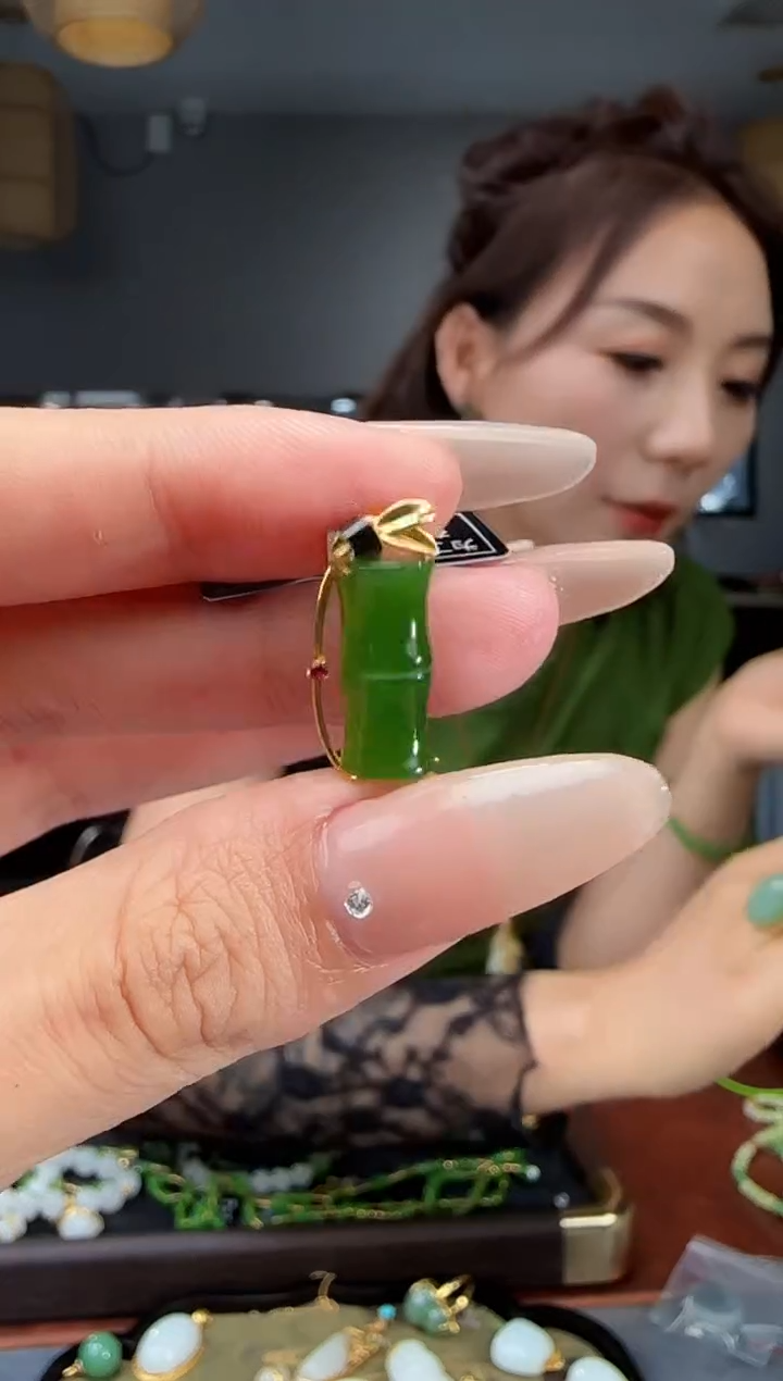 和田玉18K金镶嵌颈饰111