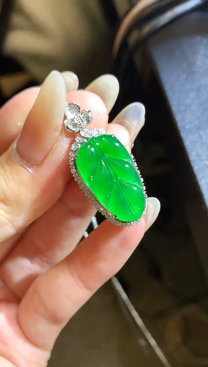 【闪购商品】翡翠吊坠(不含链)18K金镶嵌119叶子