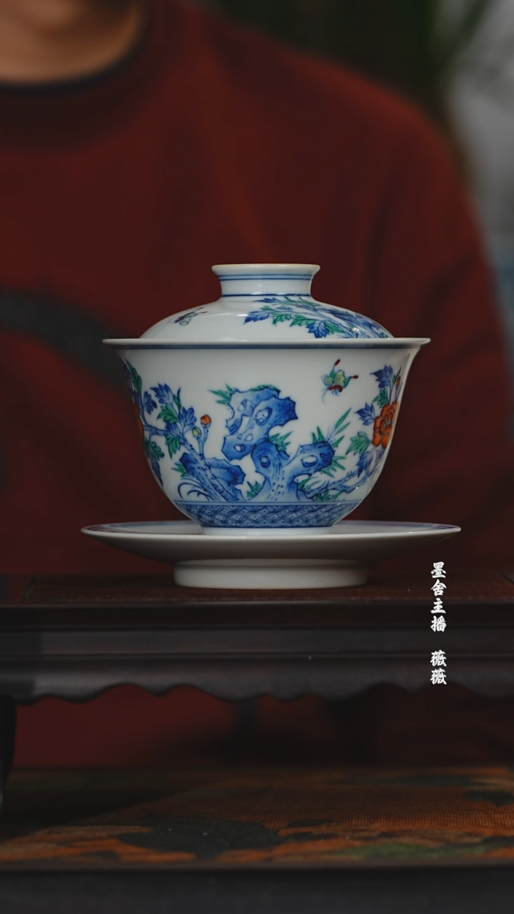 【闪购商品】涂杏花斗彩牡丹花蝶盖碗