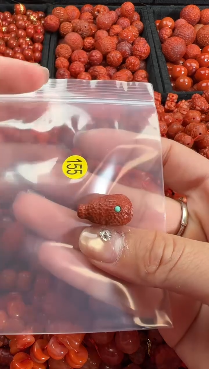 南红玛瑙未镶嵌颈饰1