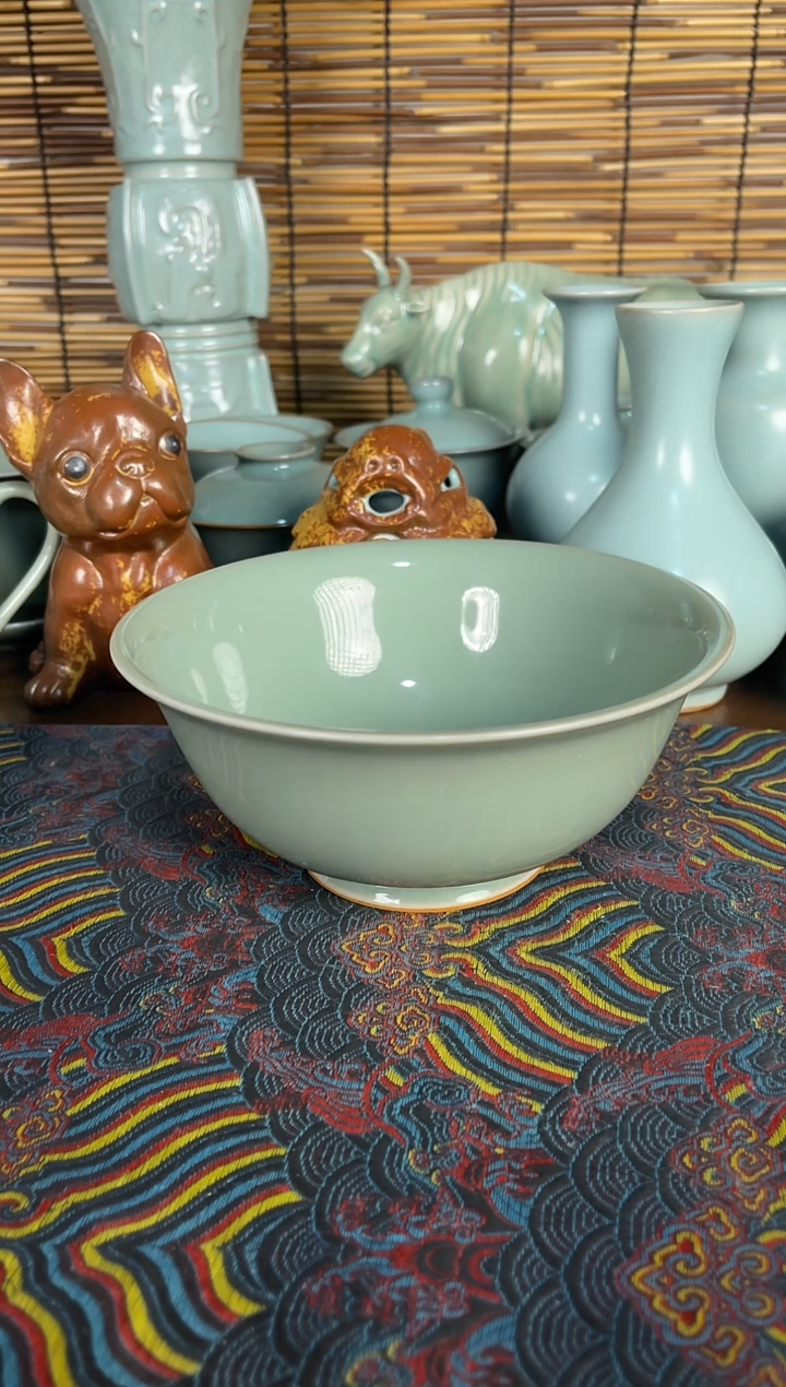 其他青绿釉侈口碗微瑕