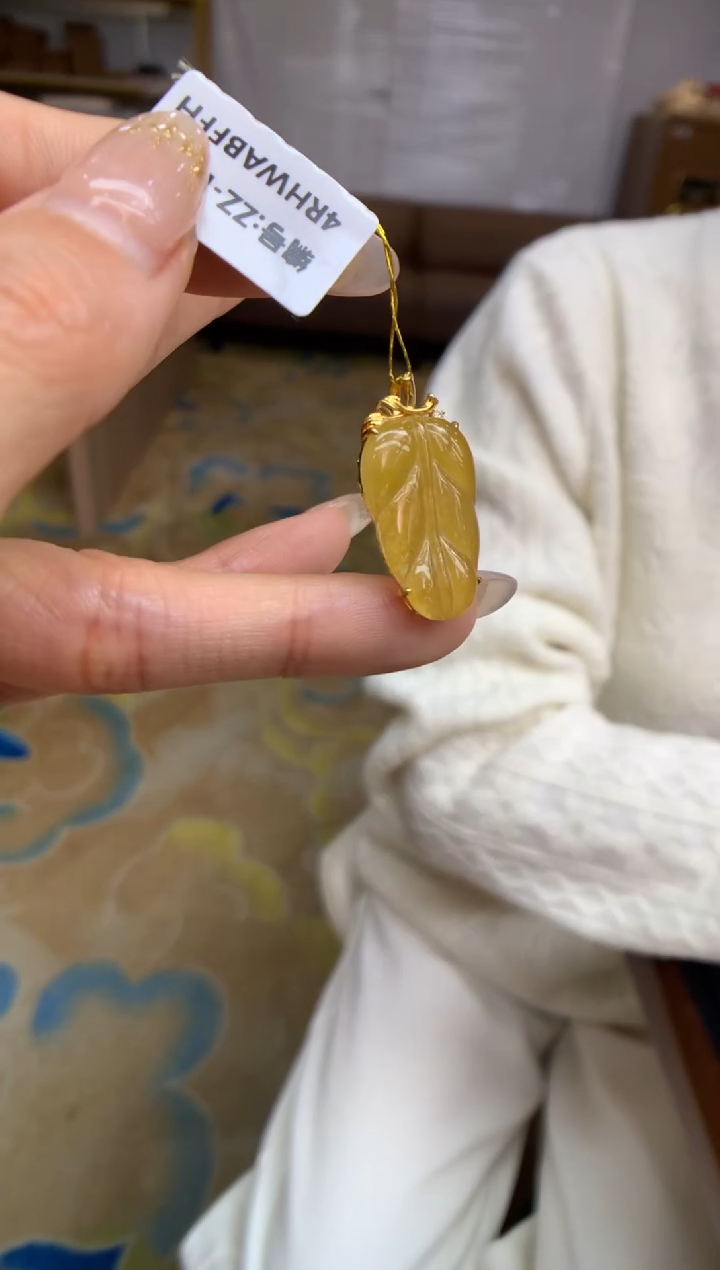【闪购商品】翡翠颈饰18K金镶嵌叶子