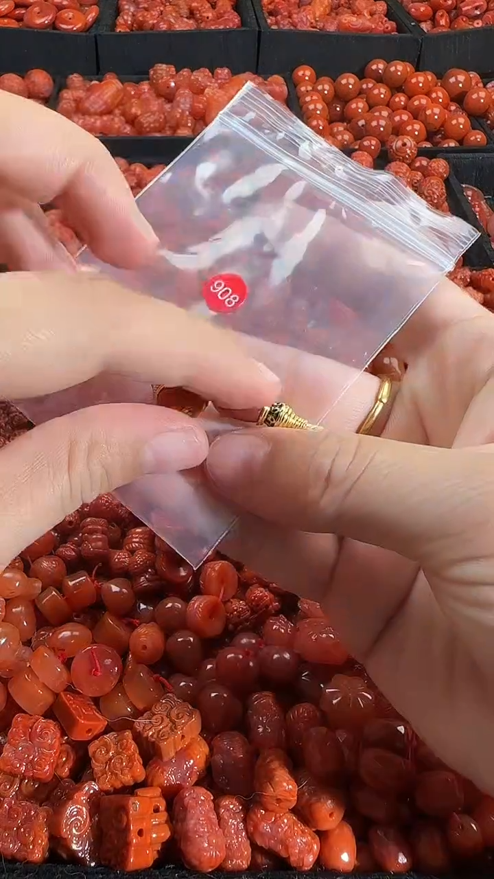 颈饰未镶嵌南红玛瑙1