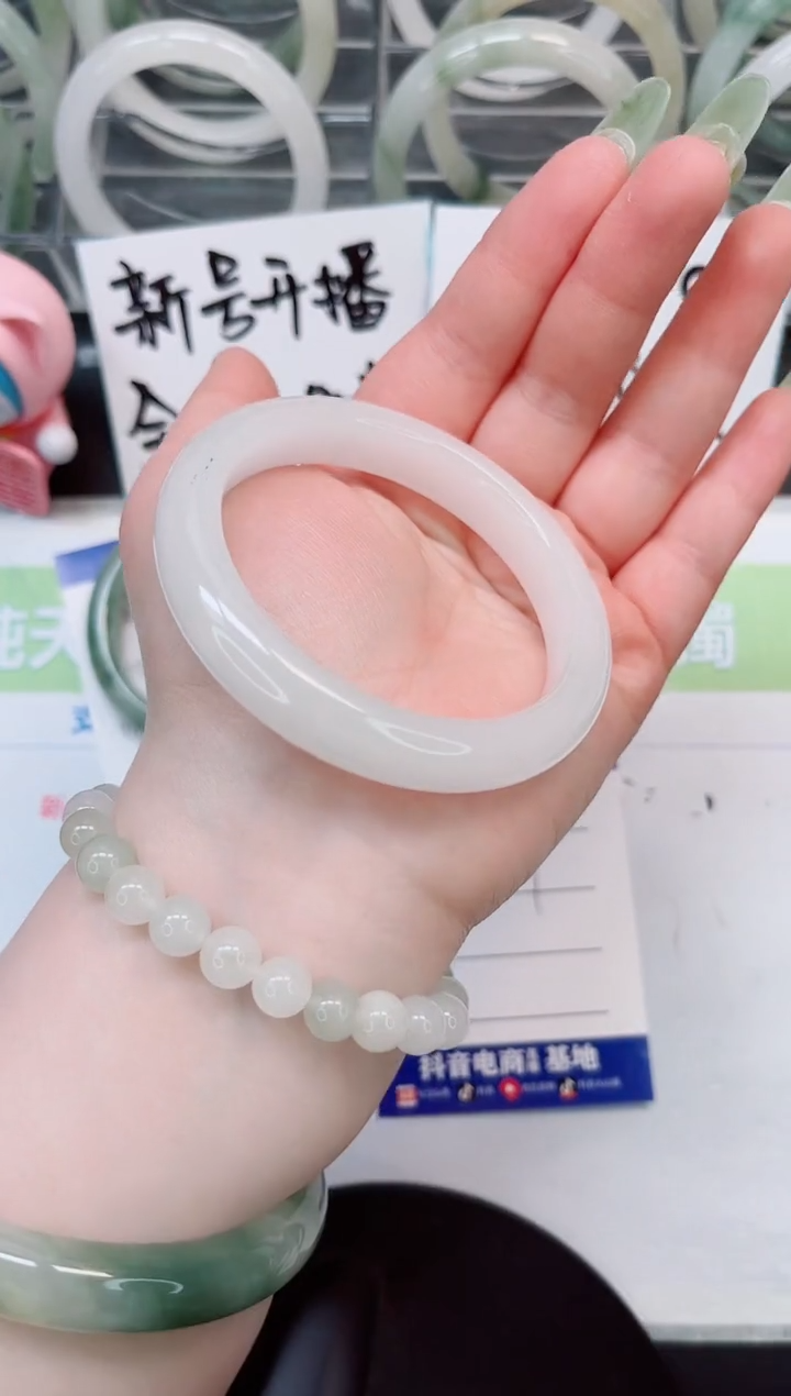 【闪购商品】石英质玉手镯未镶嵌a287