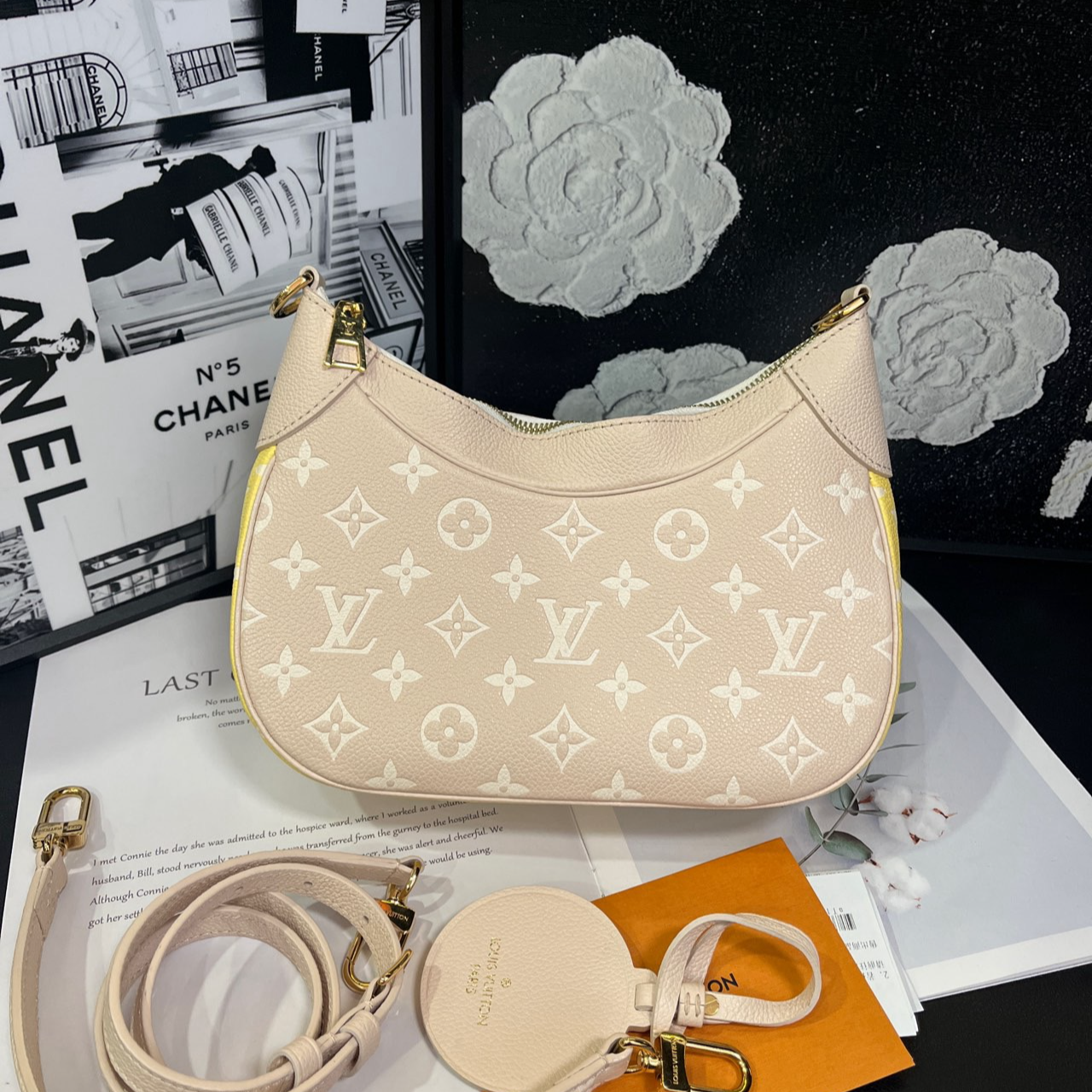 95新 LouisVuitton/路易威登 芯片拼色Bagatelle月牙单肩包B1965