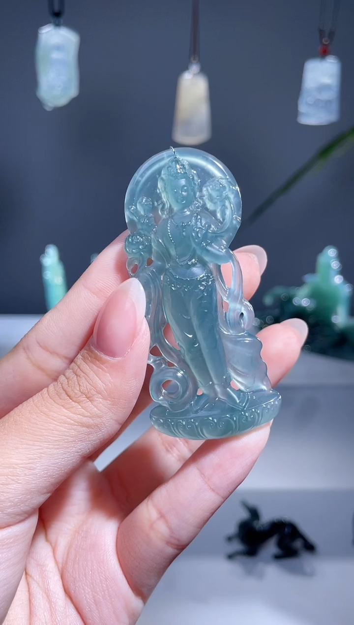 翡翠未镶嵌颈饰观音