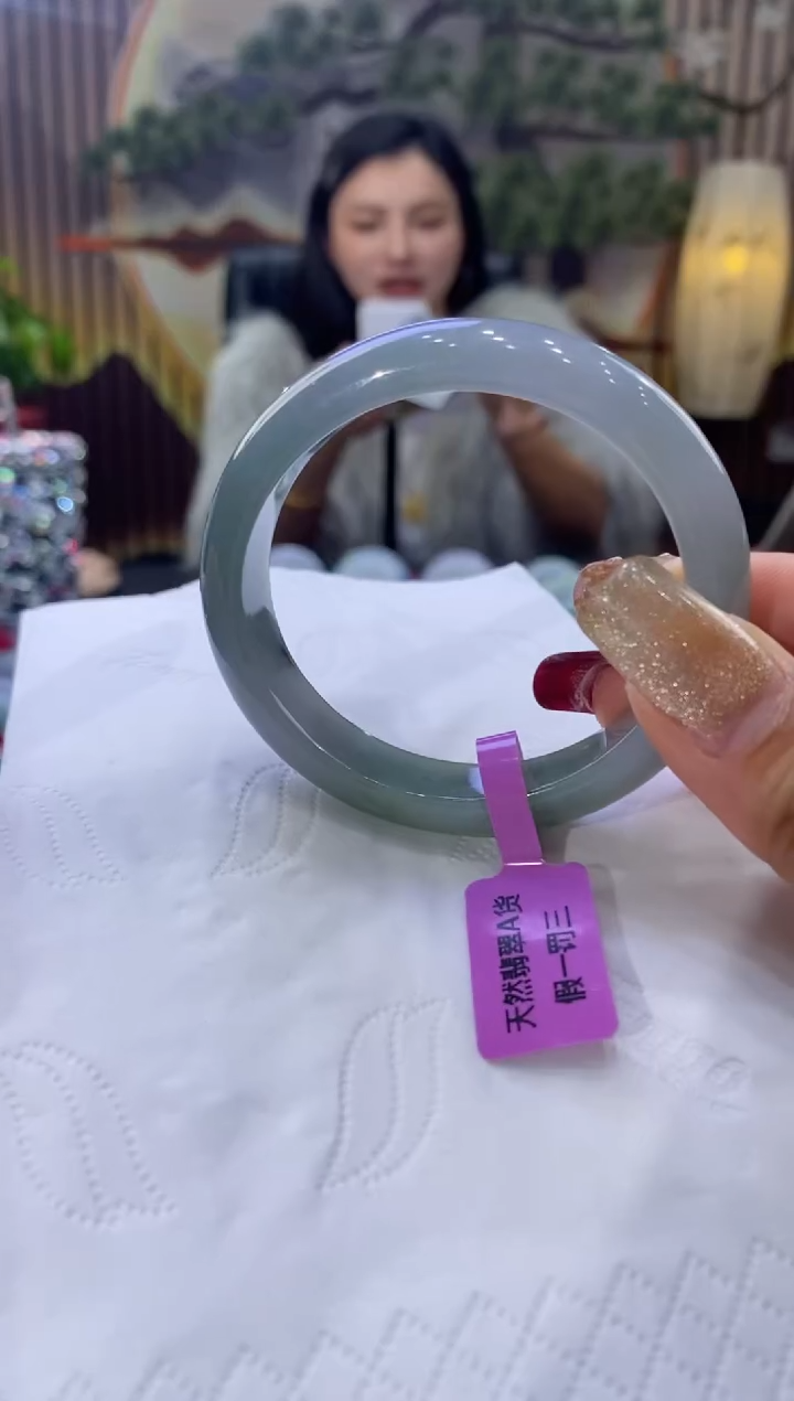 【闪购商品】翡翠手镯未镶嵌多人06419