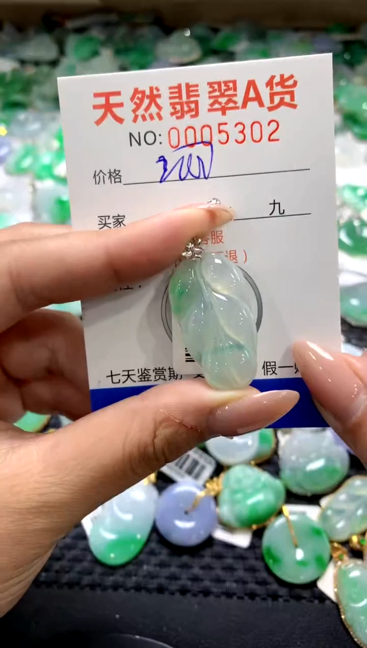 颈饰18K金镶嵌翡翠1111111111111111