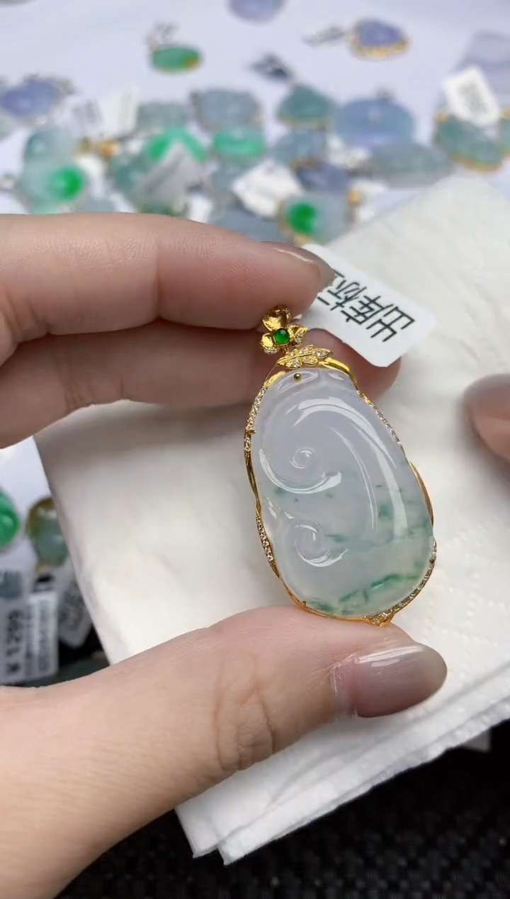【闪购商品】翡翠颈饰18K金镶嵌天然翡翠A货