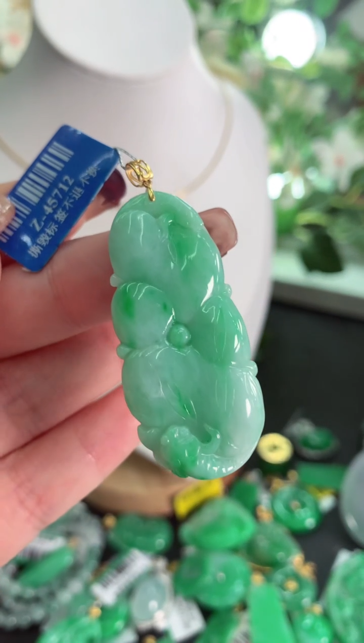 【闪购商品】翡翠吊坠(不含链)18K金镶嵌挂件