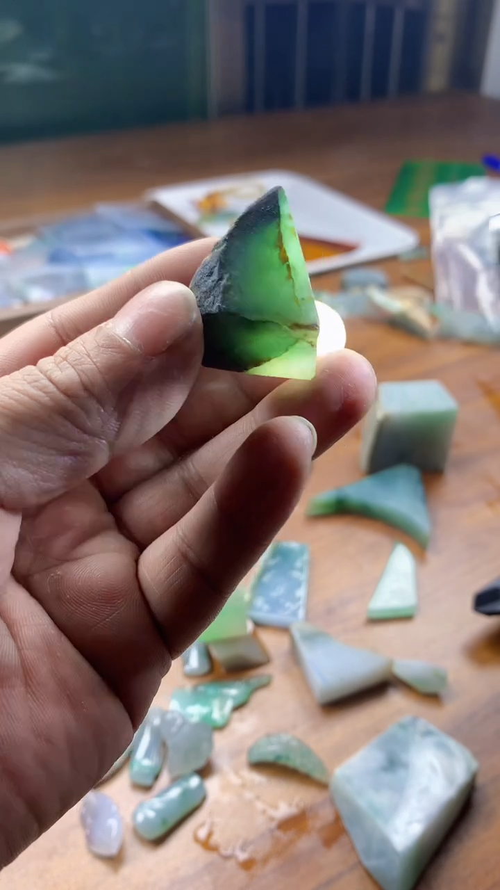 颈饰未镶嵌翡翠材料