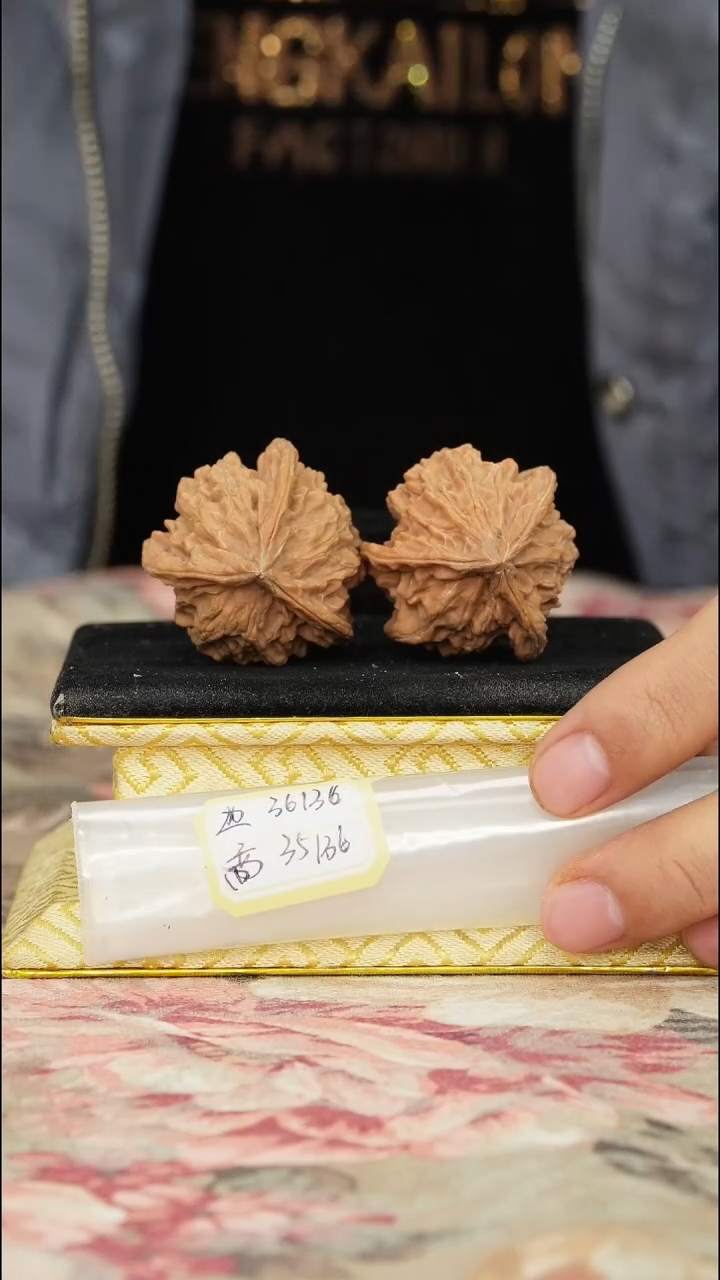 【闪购商品】文玩核桃把件盘山三棱