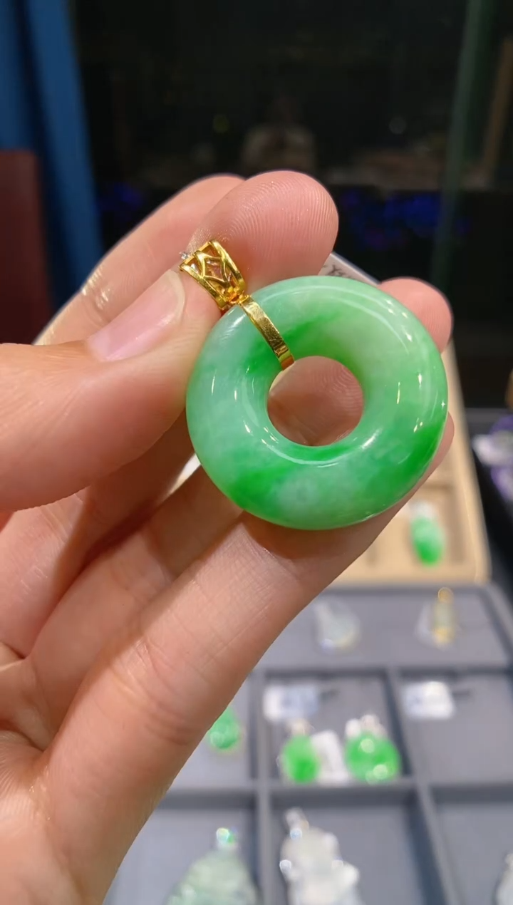 【闪购商品】翡翠吊坠(不含链)18K金镶嵌甜甜圈