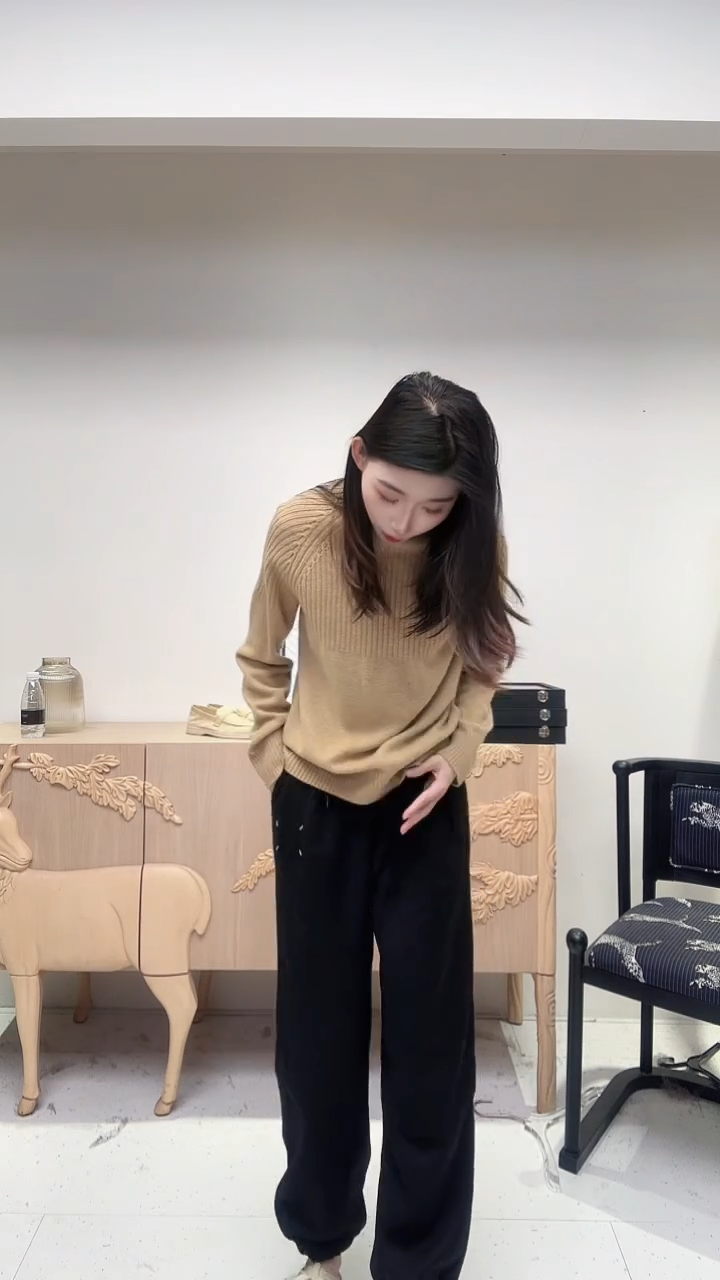 马吉拉黑色直筒加绒裤