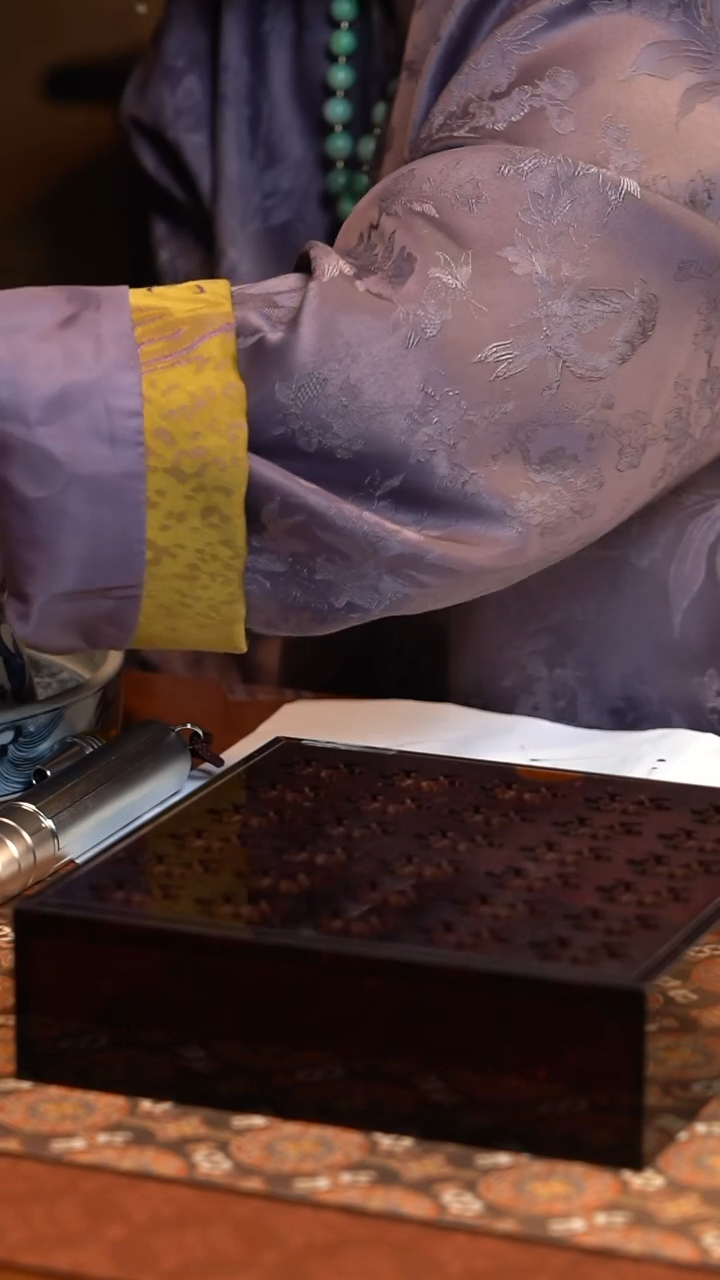 【闪购商品】J斗彩矾红狮子杯斗彩矾红狮子杯