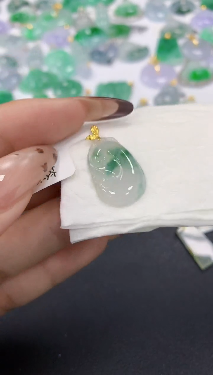 颈饰18K金镶嵌翡翠a货假一赔三支持复检百元上9元证书费自理