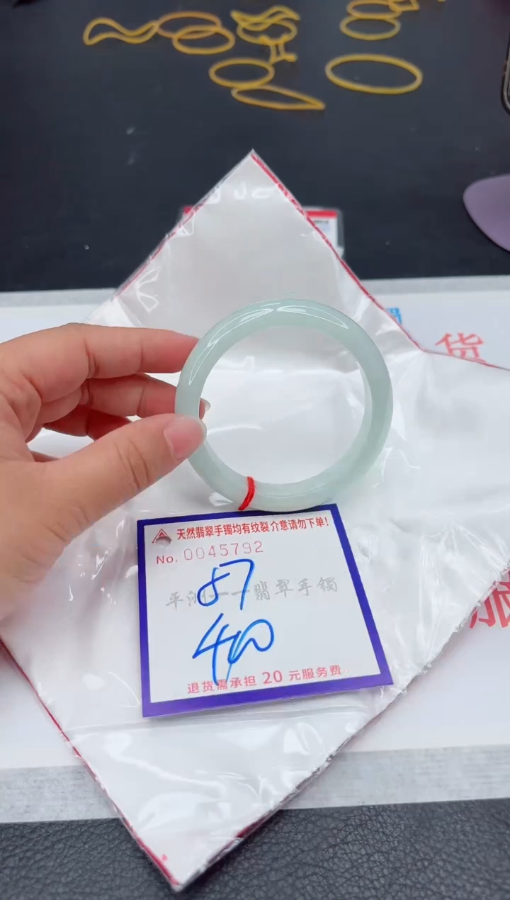 未镶嵌手镯翡翠1