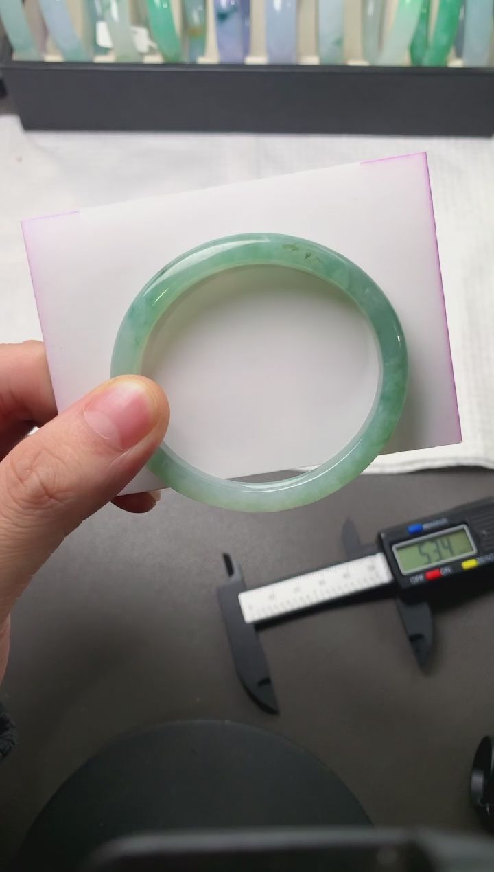 翡翠未镶嵌手镯（贵妃镯）54*8.6*6.3*49.5