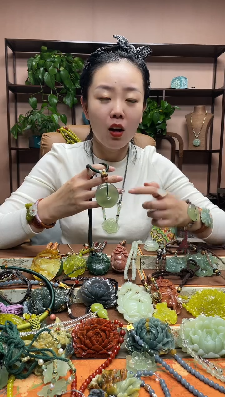 未镶嵌岫玉吊坠多样性发货发其中之一