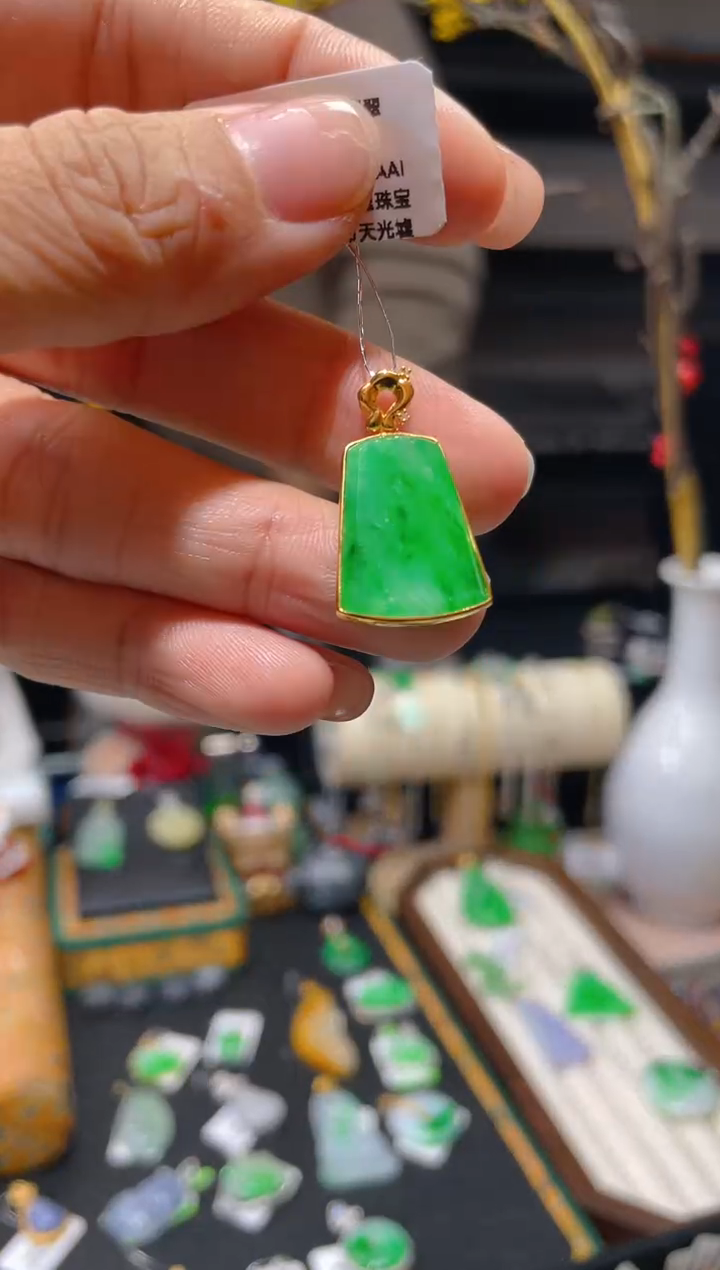 【闪购商品】翡翠颈饰18K金镶嵌假一赔三