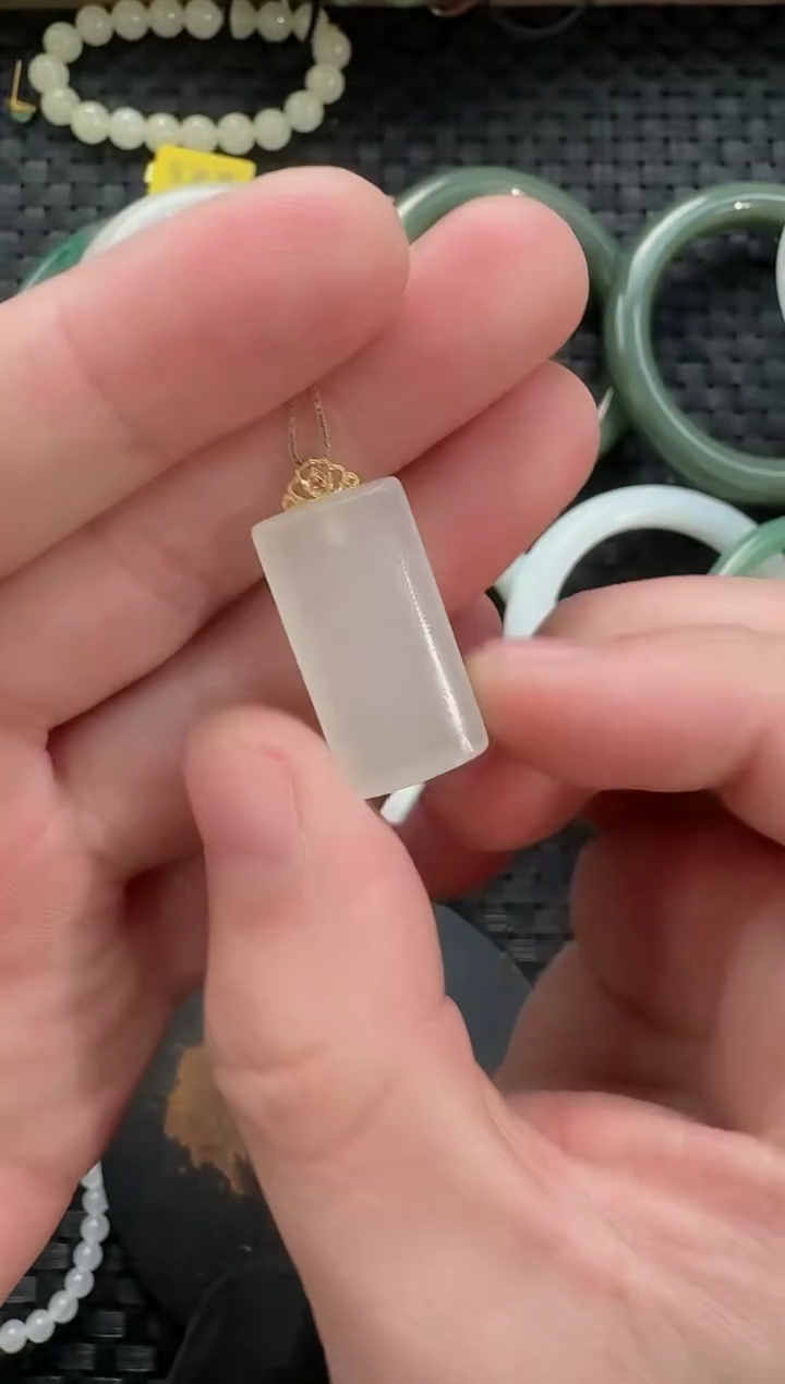 颈饰未镶嵌和田玉无事牌