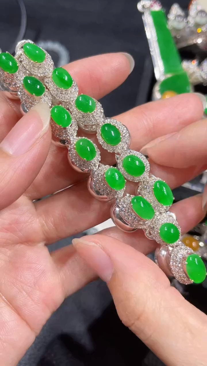 项链未镶嵌翡翠?**妖套链