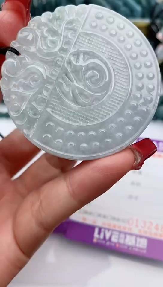 【闪购商品】翡翠颈饰未镶嵌                