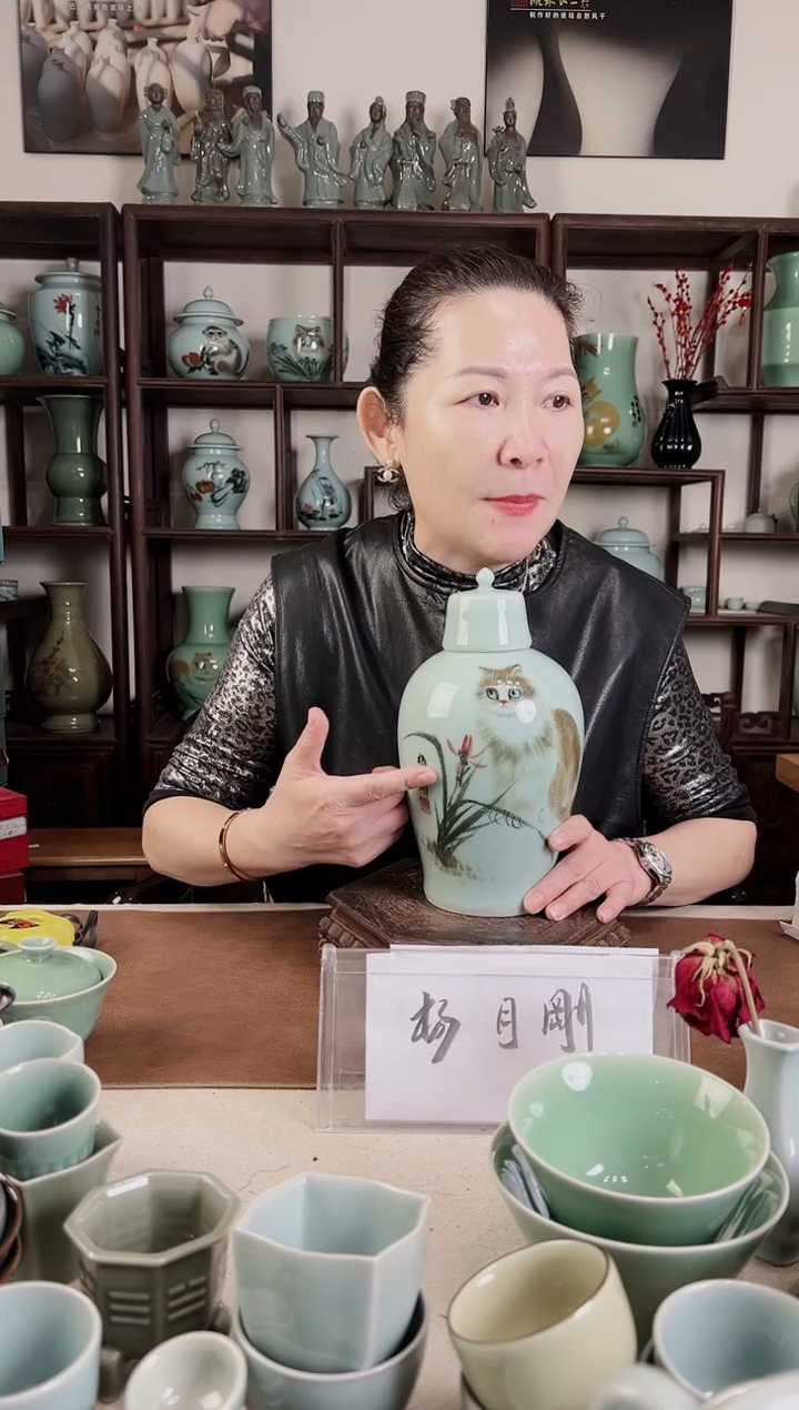 釉中彩 猫画 盖瓶L