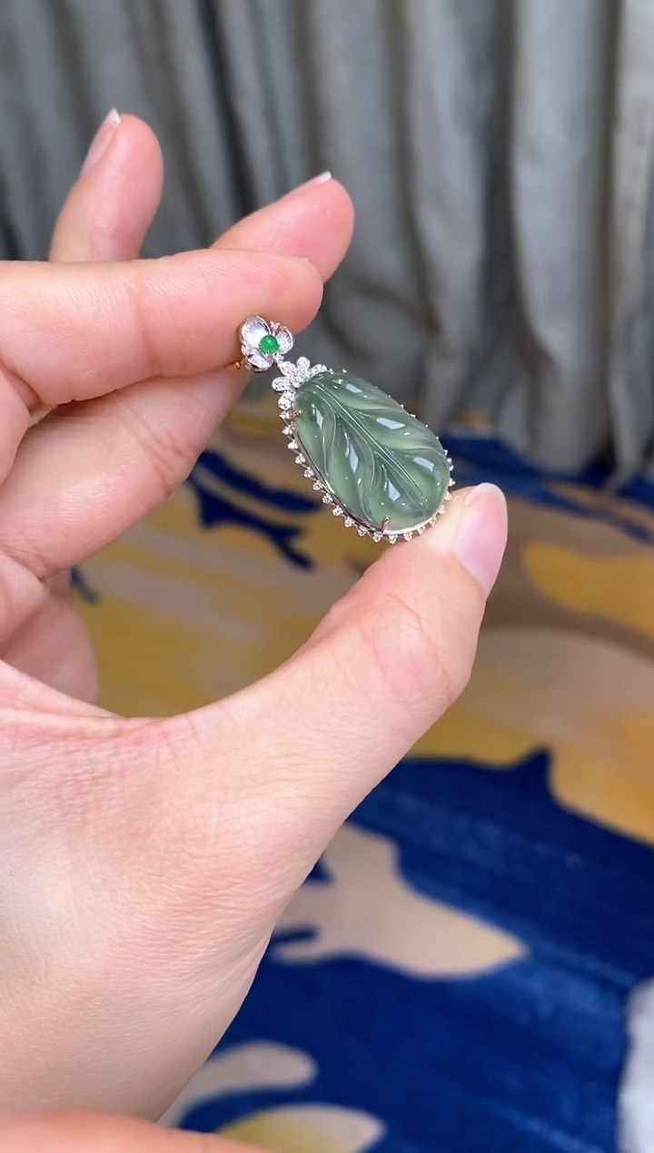 【闪购商品】翡翠颈饰18K金镶嵌叶子