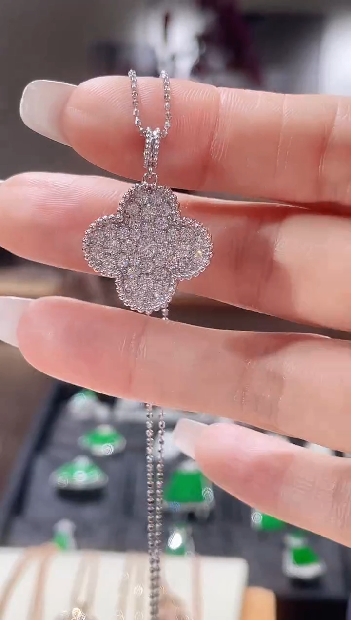 【闪购商品】实验室培育钻石吊坠18K金镶嵌吊坠不含链子