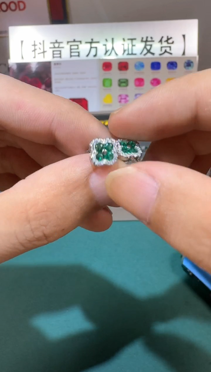 耳饰18K金镶嵌祖母绿1