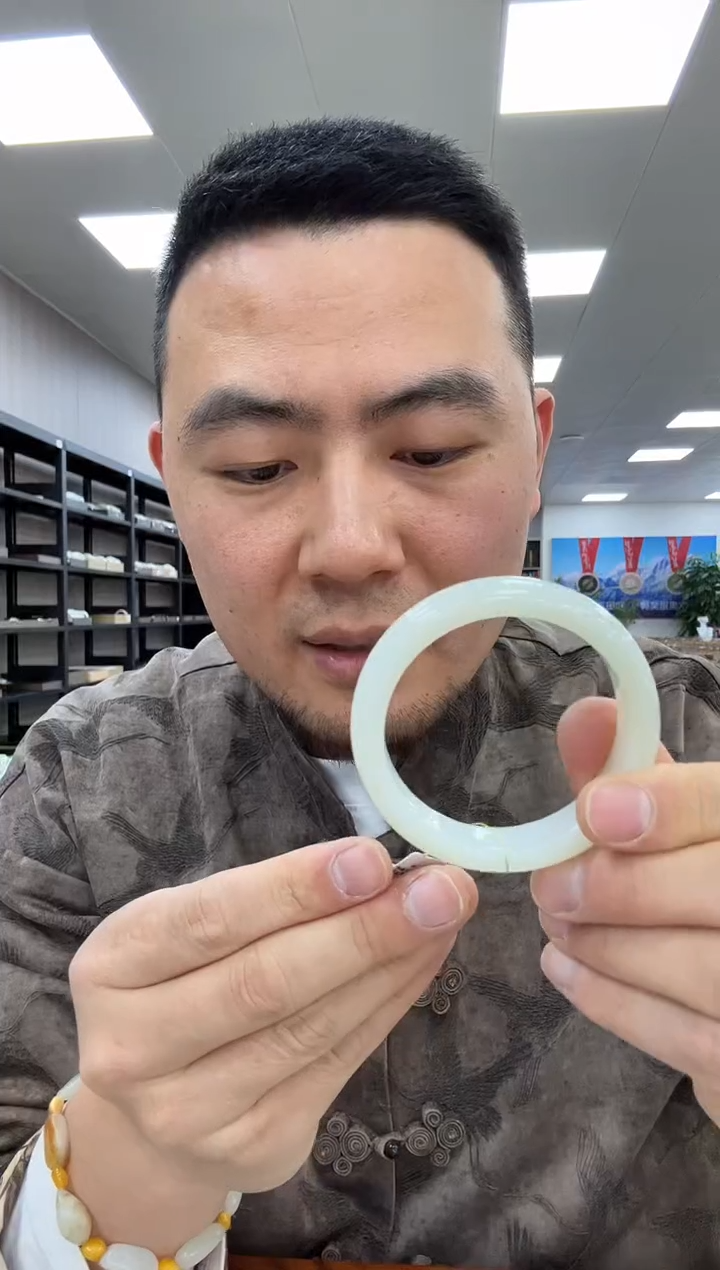 【闪购商品】和田玉手镯未镶嵌52-53  917