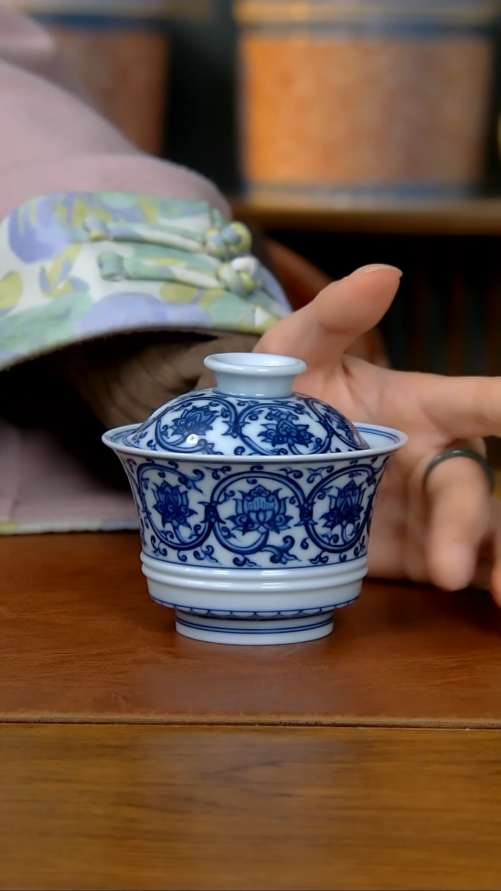 【闪购商品】陶瓷双线缠枝莲马蹄两才盖碗（气窑）   