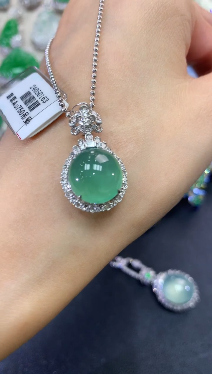【闪购商品】翡翠吊坠(不含链)18K金镶嵌q34         