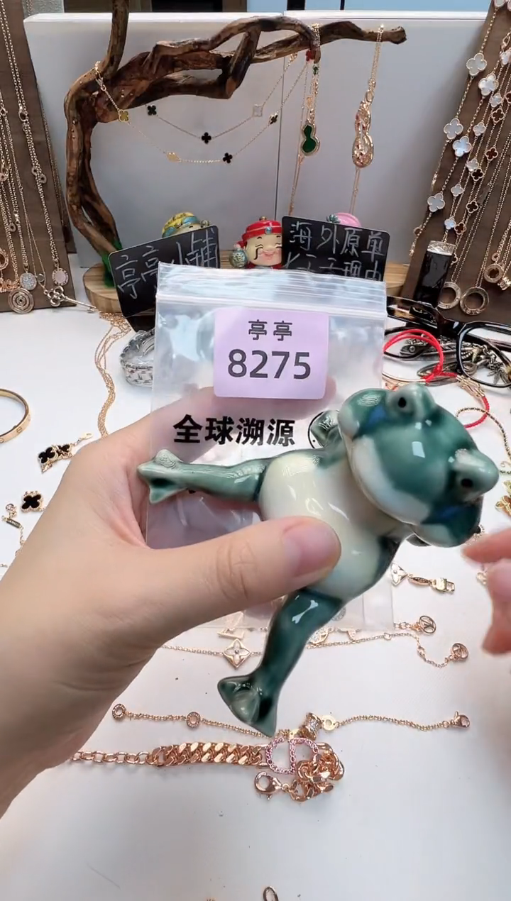 瓷片蓝*的彧贤聚宝阁二号铺