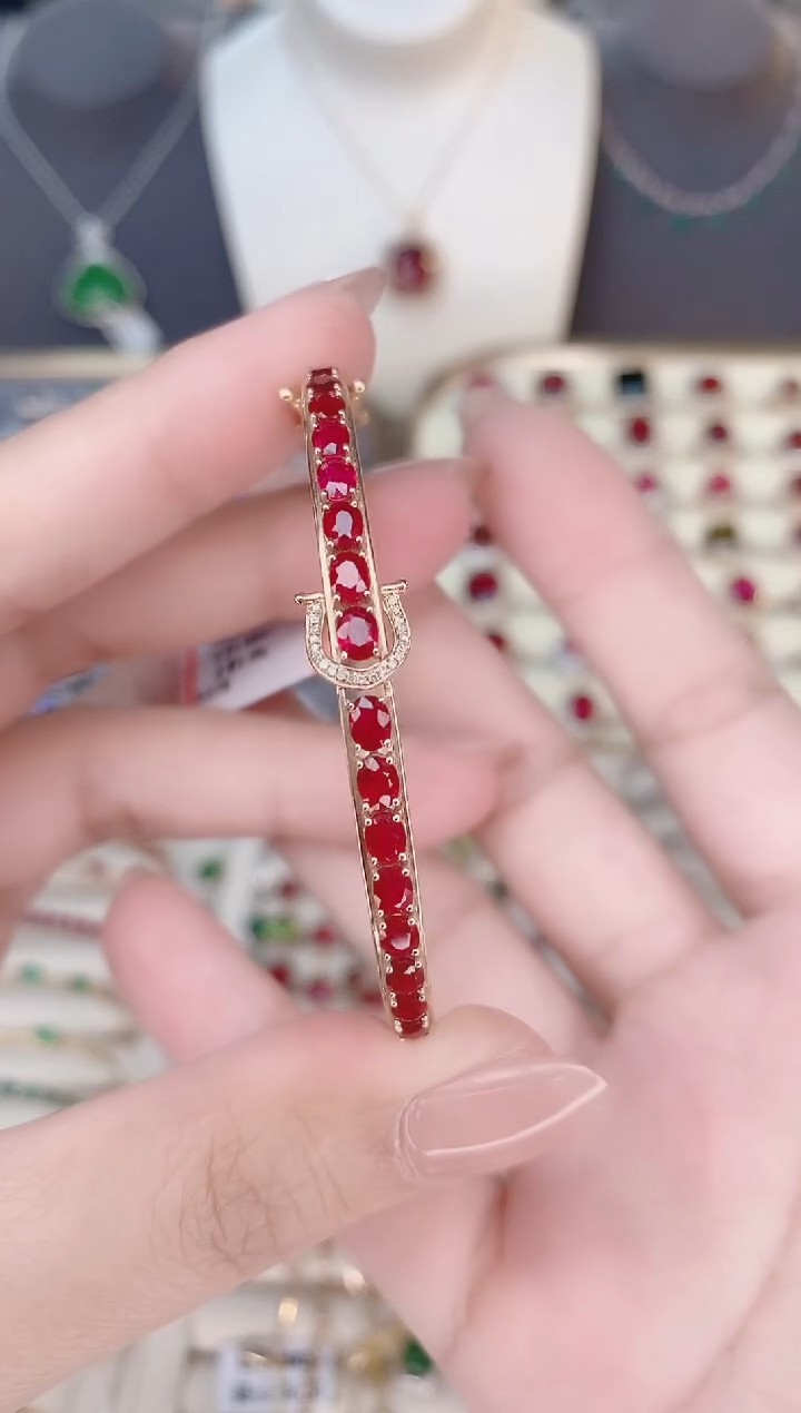 18K金镶嵌红宝石手镯红宝石1