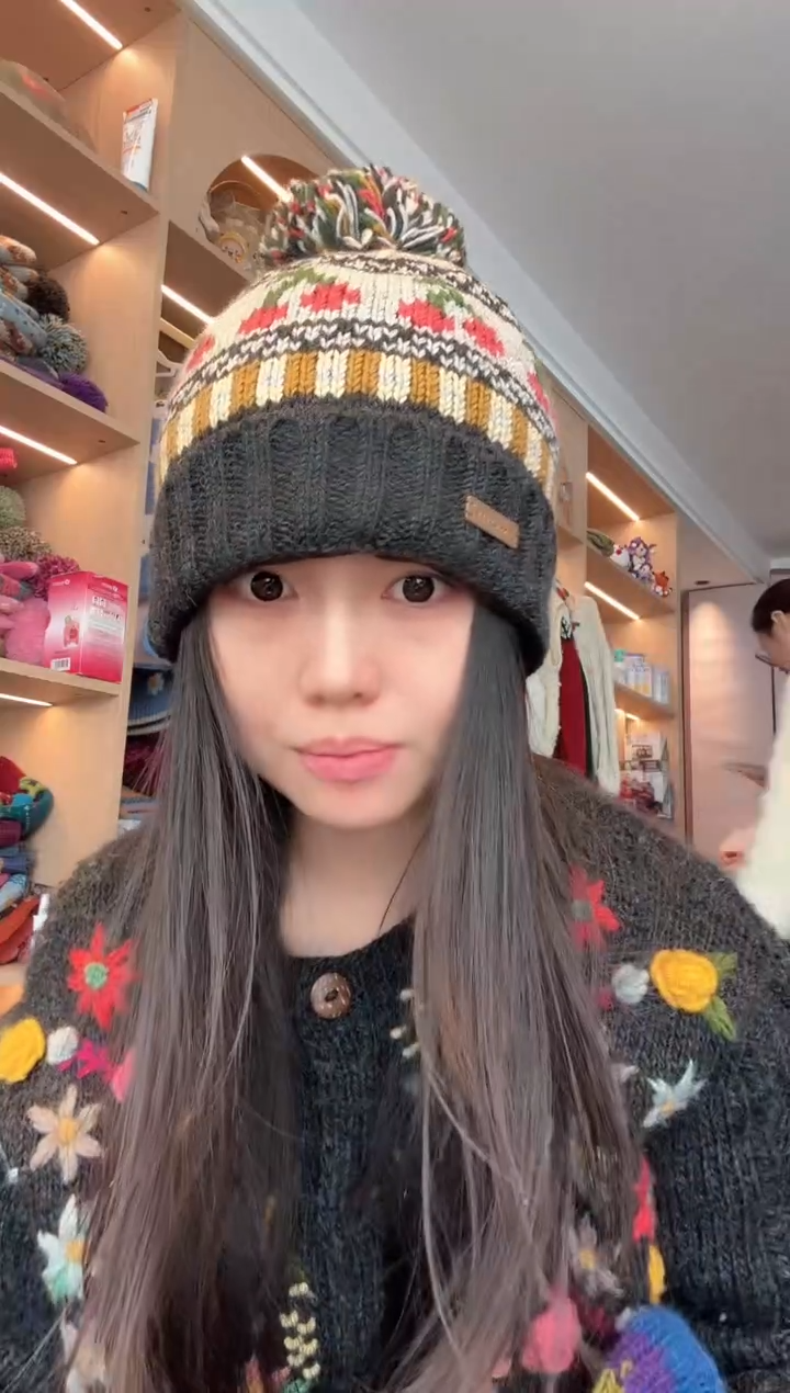 羊毛灰色樱桃单球帽