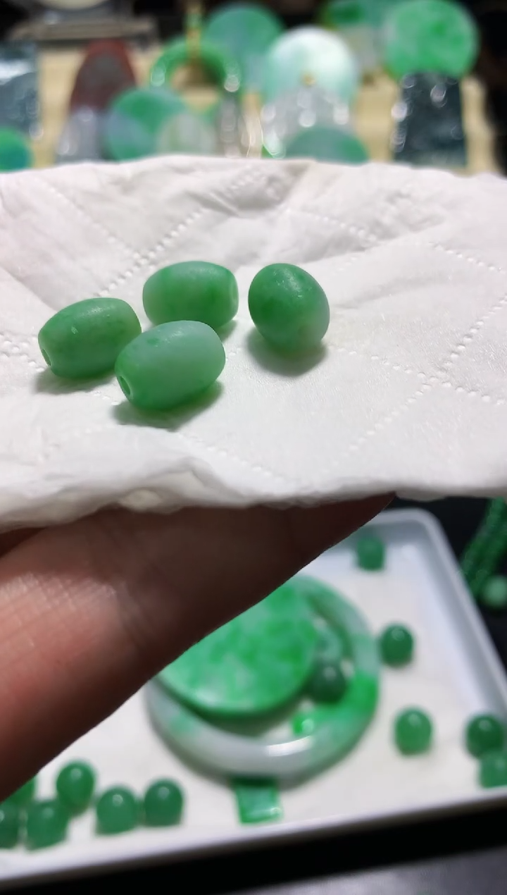 未镶嵌定制翡翠多样性发货其中一件