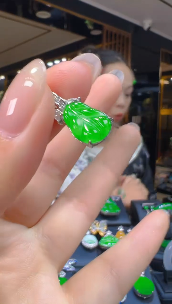 吊坠(赠链)银S925镶嵌翡翠083(多样性发货发其一)